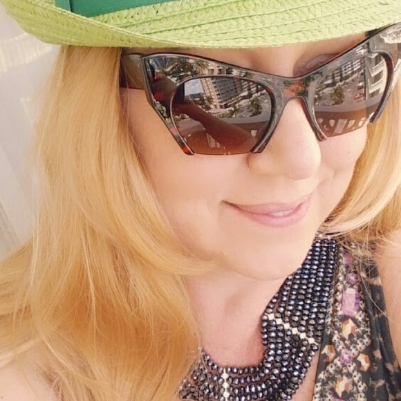 𝅺FASHION sunglasses. - Picture 1 of 8